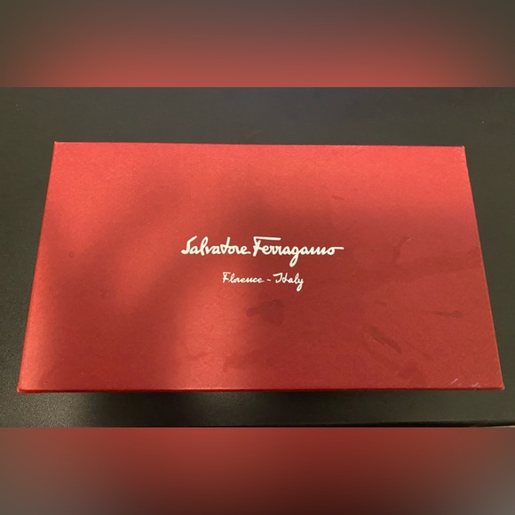 Authentic brand new ferragamo wallet in pink - Picture 3 of 4